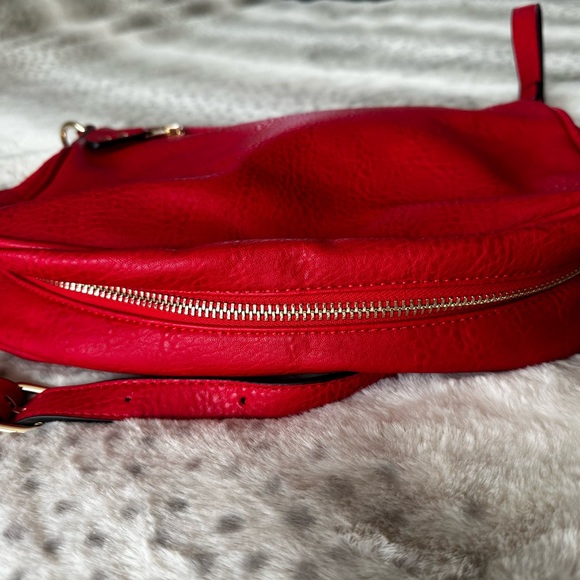 Beautiful Moda Luxe Red Leather Crossbody Bag with Gold Accents — NWOT - Picture 6 of 13